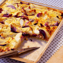 Zwiebel-Birnen-Quiche mit Kümmel Zwiebel-Birnen-Quiche mit Kümmel