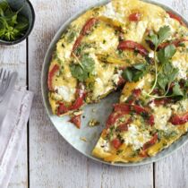 Kräuter-Frittata mit Paprika und Feta