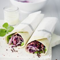 Wraps mit Linsen und Kohl