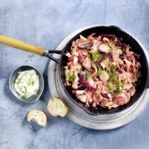 Borschtsch-Pfanne mit Fischfilet