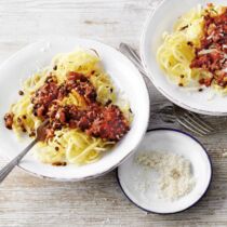 Steckrübenspaghetti mit Linsenbolognese Steckrübenspaghetti mit Linsenbolognese