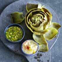 Artischocken mit Zitronen-Mayo und Minze-Vinaigrette