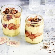 Orangen-Grieß mit Apfelkompott Orangen-Grieß mit Apfelkompott