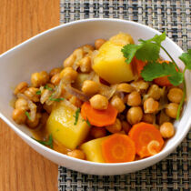 Kichererbsen-Möhren-Kartoffelcurry Kichererbsen-Möhren-Kartoffelcurry