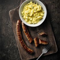 Wildschweinbratwürste mit Kartoffelsalat Wildschweinbratwürste mit Kartoffelsalat