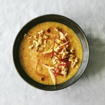 Dattel-Smoothie-Bowl mit Chia-Samen Dattel-Smoothie-Bowl mit Chia-Samen