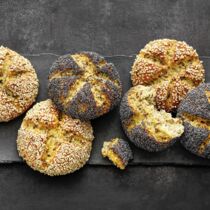 Mohn- und Sesambrötchen Mohn- und Sesambrötchen