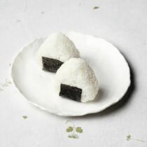 Onigiri mit Walnuss-Miso