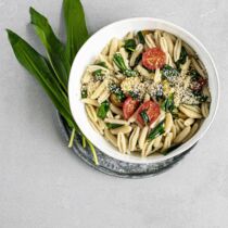 Pasta mit B&auml;rlauch und Tomaten