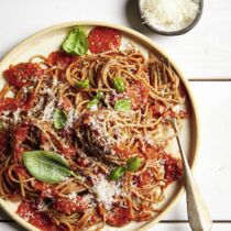 Nudeln mit Tomatensauce Nudeln mit Tomatensauce