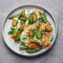 Gemüsepfanne mit Mozzarella