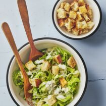 Römersalat mit Blue-Cheese-Dressing