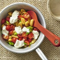 Gnocchi-Pfanne mit Burrata