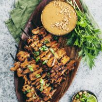 Saté-Spieße mit Erdnussdip Saté-Spieße mit Erdnussdip