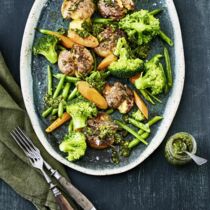 Gartengemüse mit Smashed Potatoes und Pesto Gartengemüse mit Smashed Potatoes und Pesto