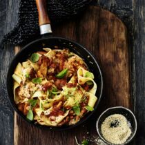 Pappardelle mit 
Wildpilz-Tomaten-Sugo