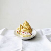 Profiteroles mit Erdbeerjoghurt Profiteroles mit Erdbeerjoghurt