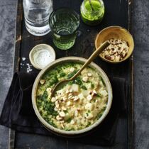 Topinambur-Graupotto
mit Haselnüssen Topinambur-Graupotto
mit Haselnüssen