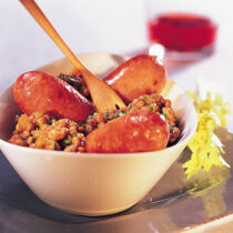 Schweinswürstchen mit Balsamicolinsen