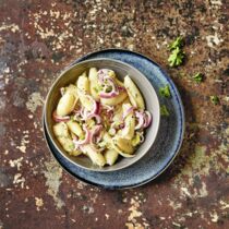 Röstzwiebel-Nudelsalat Röstzwiebel-Nudelsalat