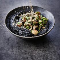 Black Hummus mit Champignons