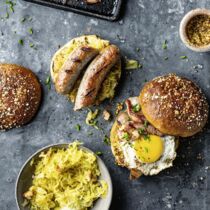 Bratwurstburger exotisch-rustikal Bratwurstburger exotisch-rustikal