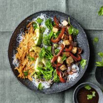 Rainbow-Bowl mit
Miso-Ingwer-Dressing Rainbow-Bowl mit
Miso-Ingwer-Dressing