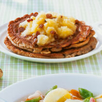 Buchweizen-Pfannkuchen mit Apfelmus Buchweizen-Pfannkuchen mit Apfelmus