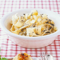 Mohn-Nudeln mit Birnen Mohn-Nudeln mit Birnen