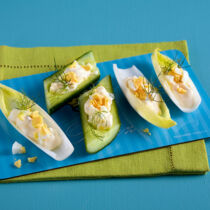 Gemüse-Schiffchen mit Eiersalat Gemüse-Schiffchen mit Eiersalat