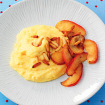 Gebratene Apfelschnitze mit Honig-Polenta Gebratene Apfelschnitze mit Honig-Polenta