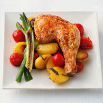 Hähnchenkeulen auf Salbeikartoffeln Hähnchenkeulen auf Salbeikartoffeln