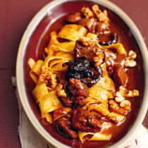 Wildschweinragout mit Armagnacpflaumen Wildschweinragout mit Armagnacpflaumen