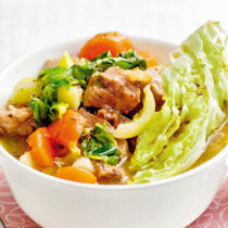 Wirsingeintopf mit Lammfleisch Wirsingeintopf mit Lammfleisch