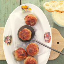 Hackbällchen mit Joghurtdip Hackbällchen mit Joghurtdip