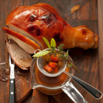 Hopfen-Malz-Sauce zu knusprigem Spanferkel Hopfen-Malz-Sauce zu knusprigem Spanferkel