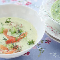Kalte Gurkensuppe mit Lachs Kalte Gurkensuppe mit Lachs