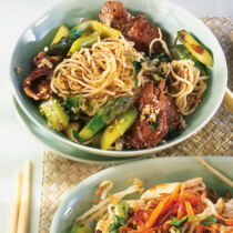 Asianudeln mit Lamm und Spargel Asianudeln mit Lamm und Spargel