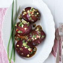 Gebackene Rote Beten mit Apfelvinaigrette & Kürbiskernen Gebackene Rote Beten mit Apfelvinaigrette & Kürbiskernen
