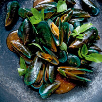 Grünschalenmuscheln mit Tomatensauce (Hoy Mäng Bpuh Sai Sauce Maküathed)