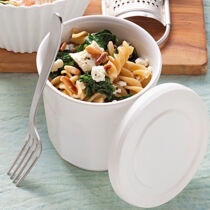 Makkaronisalat mit Spinat und Schafkäse Makkaronisalat mit Spinat und Schafkäse