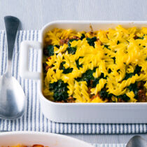 Grün gestreifter Nudelauflauf Grün gestreifter Nudelauflauf