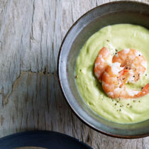 Avocadosuppe mit Garnelen