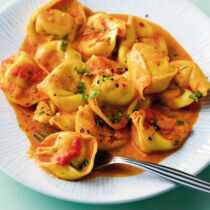 Tortelloni in Paprikasahne