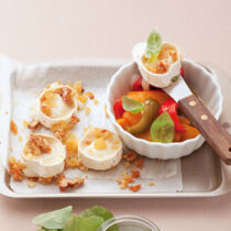 Gratinierter Ziegenkäse mit marinierter Paprika Gratinierter Ziegenkäse mit marinierter Paprika