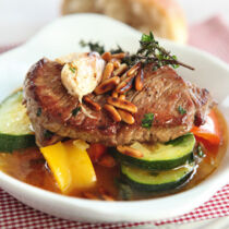 Gebratene Lammkeule mit Ratatouille Gebratene Lammkeule mit Ratatouille