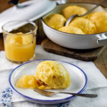 Dampfnudeln mit Quittensauce Dampfnudeln mit Quittensauce