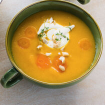 Möhrensuppe mit Cashewkernen