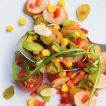 Würstelsalat mit Paprika und Mais Würstelsalat mit Paprika und Mais