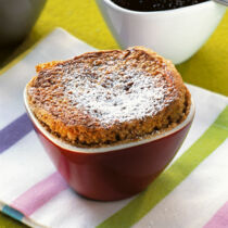 Hirsesoufflé mit Brombeeren